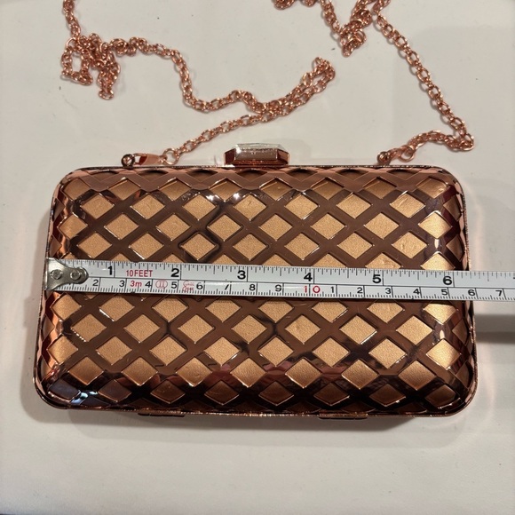 LA REGALE Cage Rose Gold Clutch Bag with a Strap To Convert to Crossbody. - Picture 4 of 13